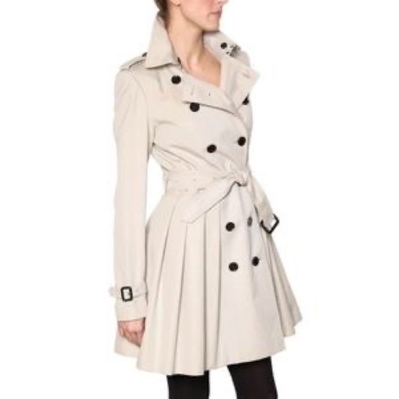 BURBERRY Double Breasted Trench Coat with pleated skirt in great condition